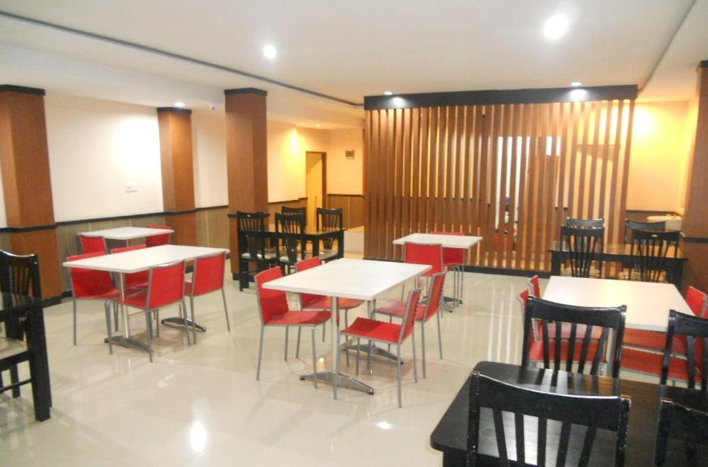 Hotel Parma Pekanbaru Bagian luar foto